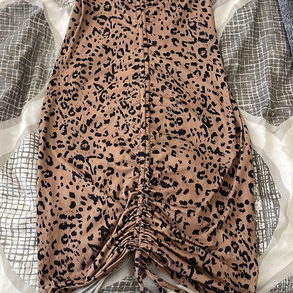 Cheetah Print body con dress - Picture 4 of 4